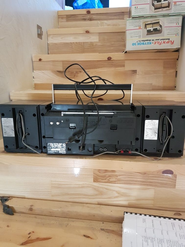 Radiomagnetofon JVC boombox z czasów PRL