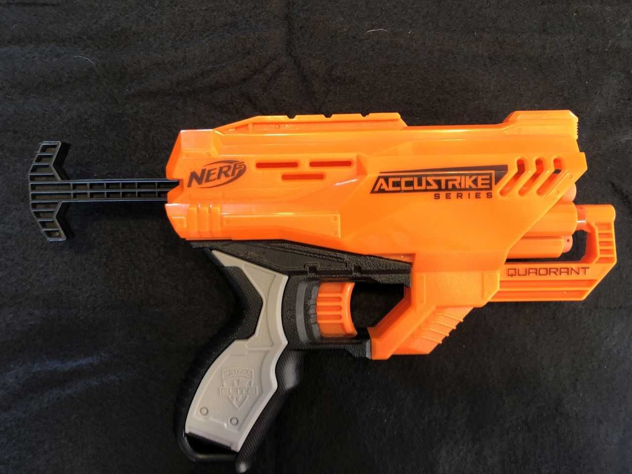 Pistolet NERF Accustrike Quadrant