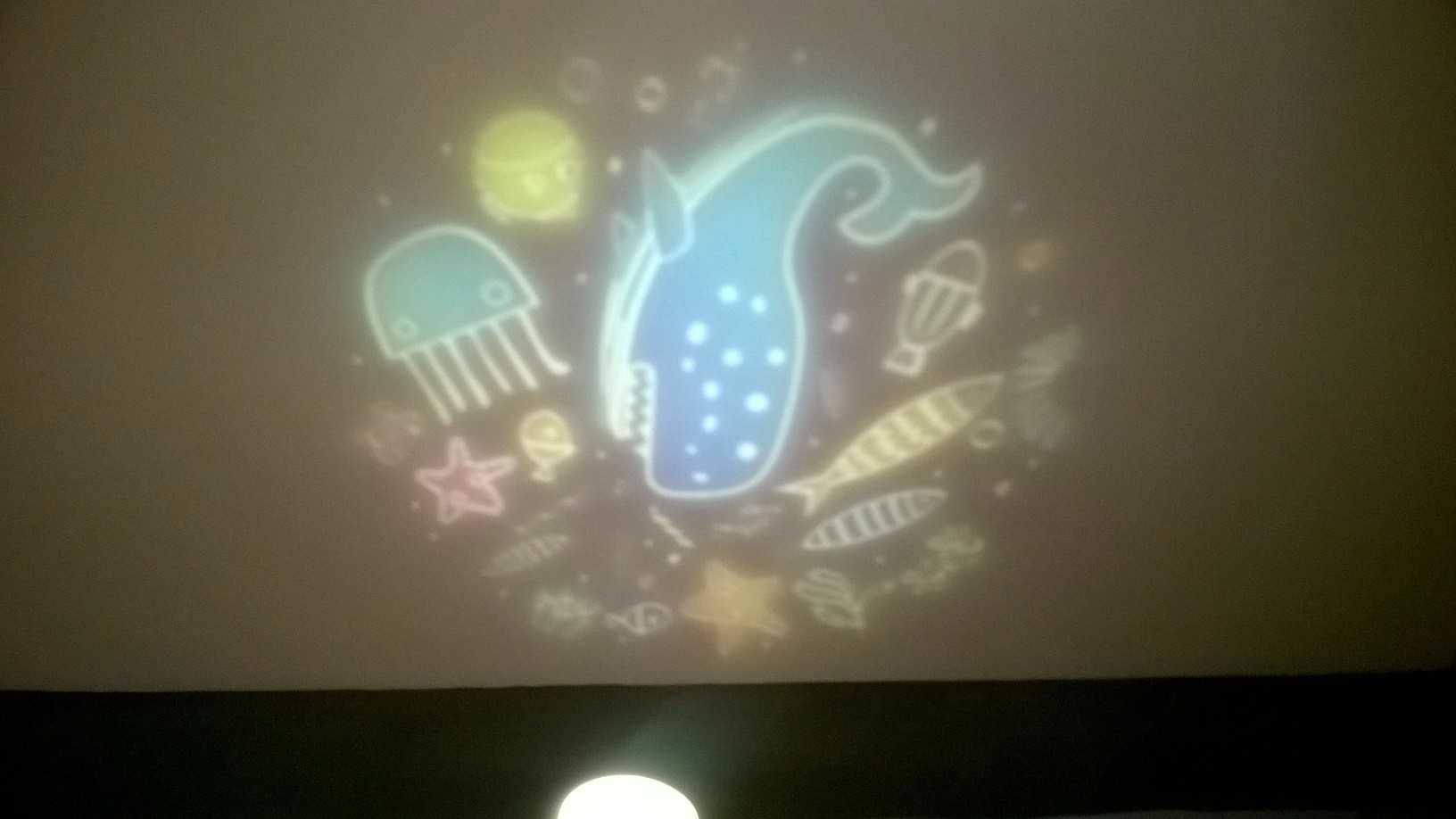 Lampka nocna z projektorem i zegarem - ecru/beż