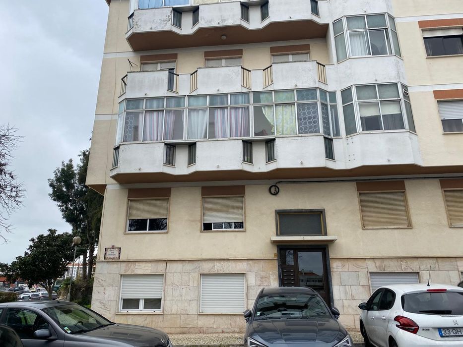 Alugo quarto em Massamá para casal