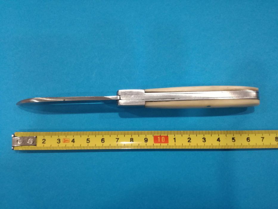 Canivete de Coleção "Pradel Auvergne"  Cabo em Osso? Baquelite?