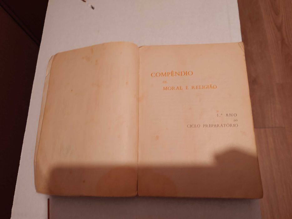 Livro “Deus e os Homens” (1963)