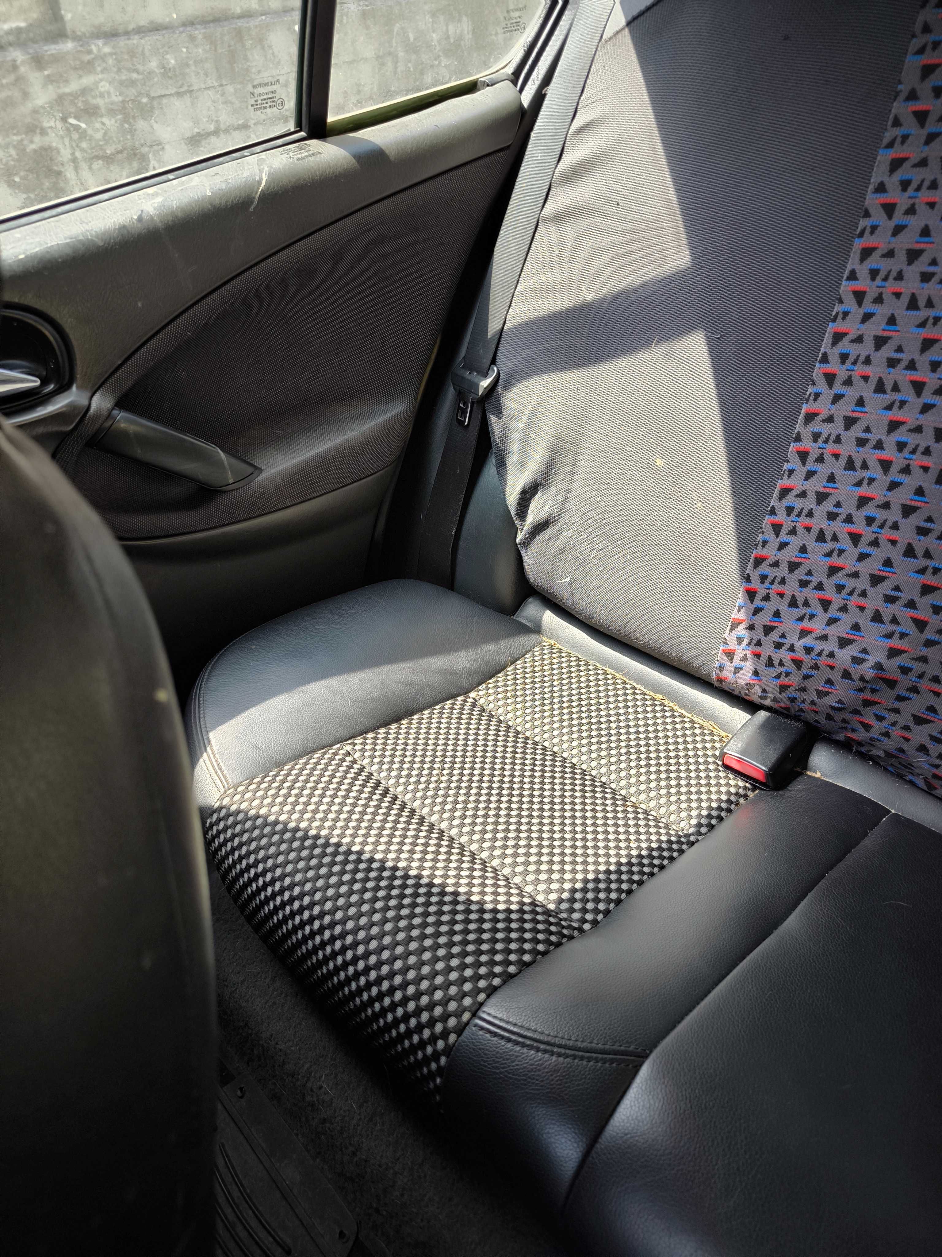 Vendo MG - ZR com pintura nova, estofos novos em couro