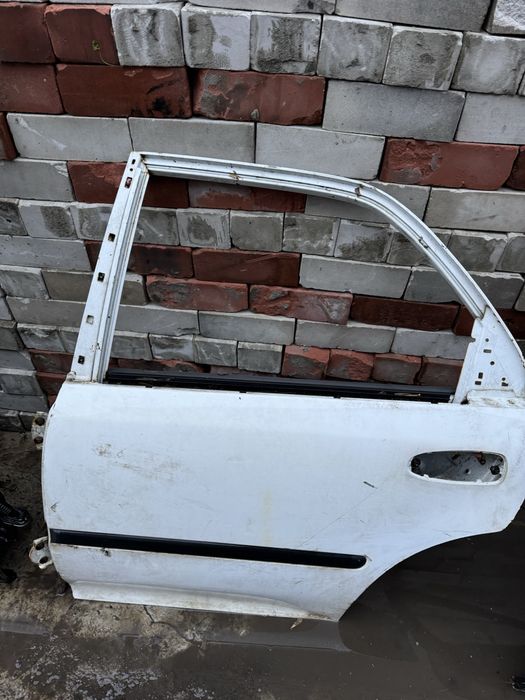 Двери дверь мазда 626 GE разборка мазда 626 GE двери дверь перед зад