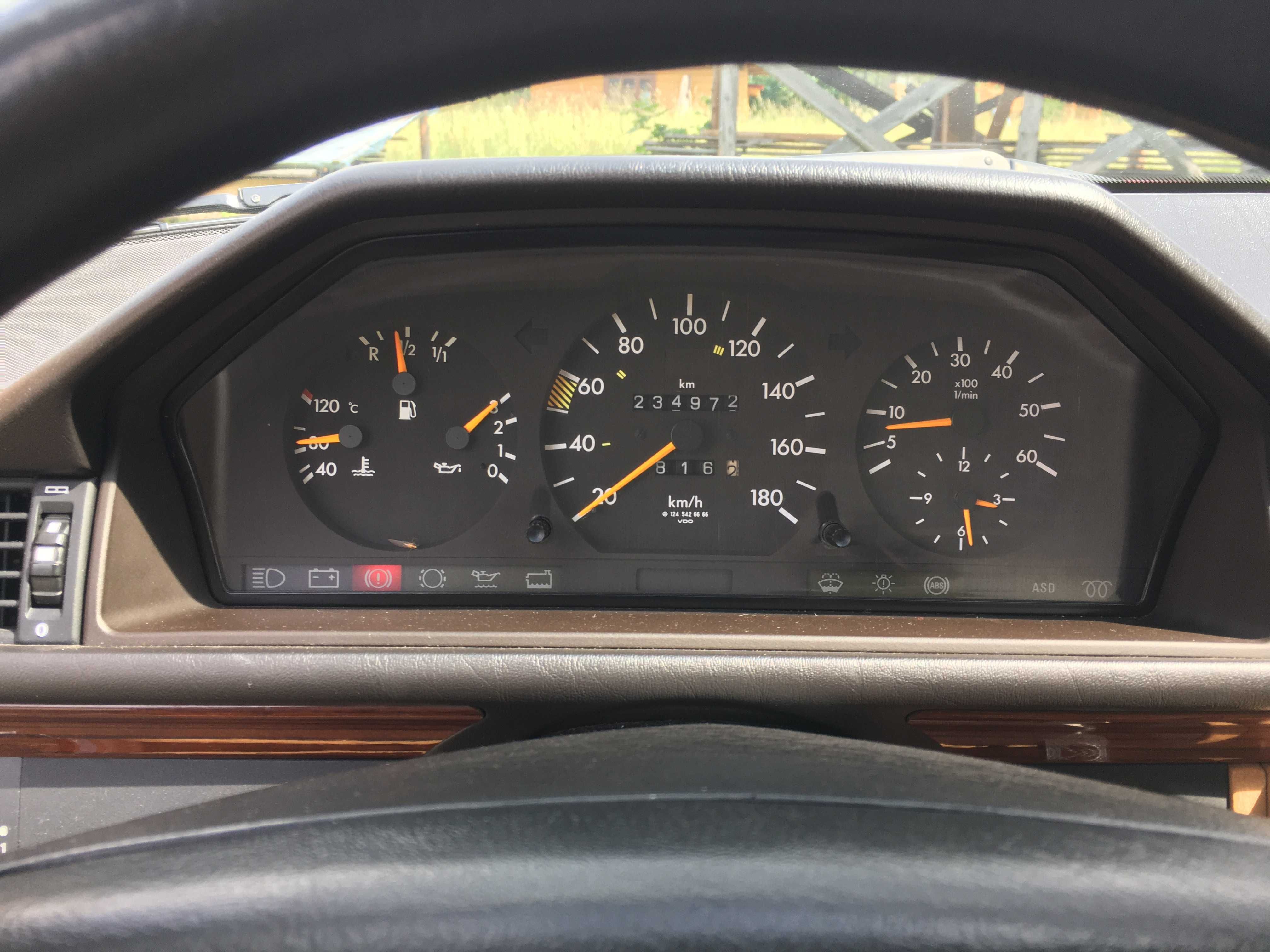 Mercedes-Benz W124 rok 1991  235 000  km Diesel 2.0 L. Sedan