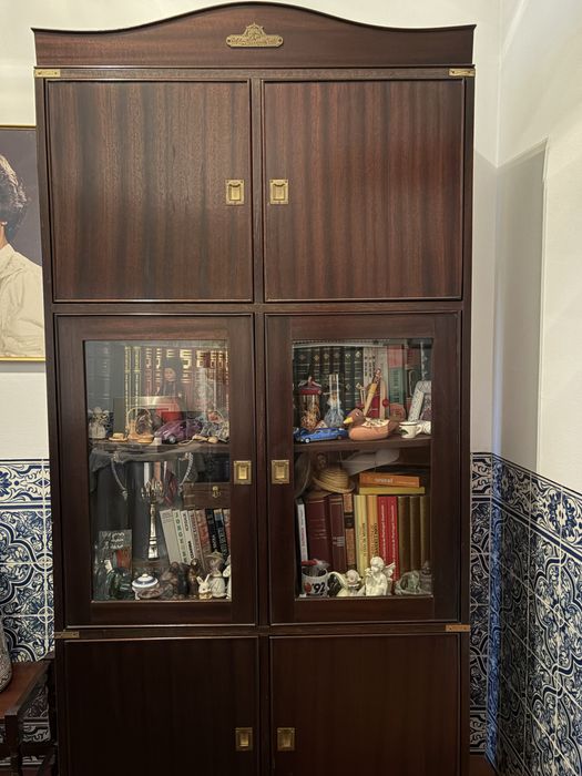 Móvel de sala antigo em madeira