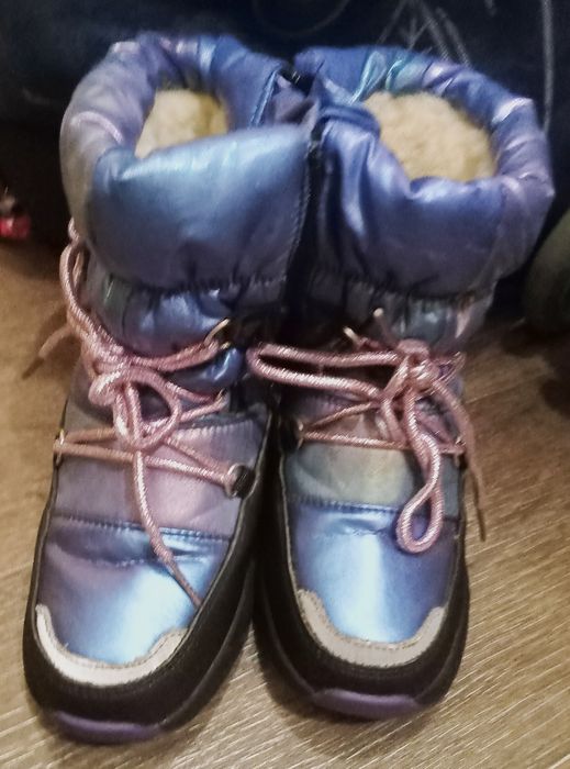 Взуття для дівчинки (хайтопи, чоботи, капці, роліки), на 5 років