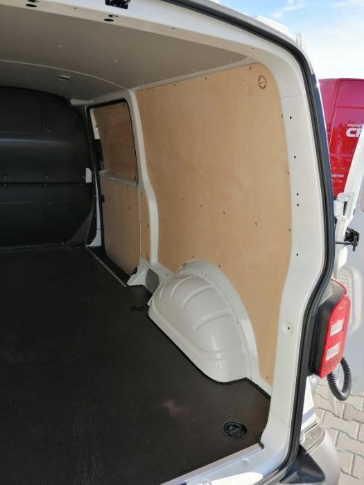 Zabudowa standardowa auta dostawczego VW T6 L2H1