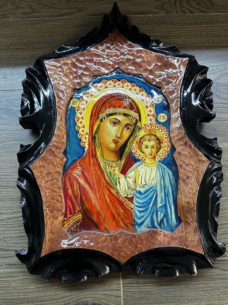 Деревʼяна ікона Божої Матері.Ручна робота.60*40*4см