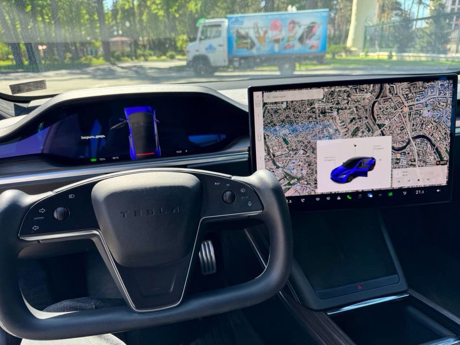 Тесла модель S 2022 года