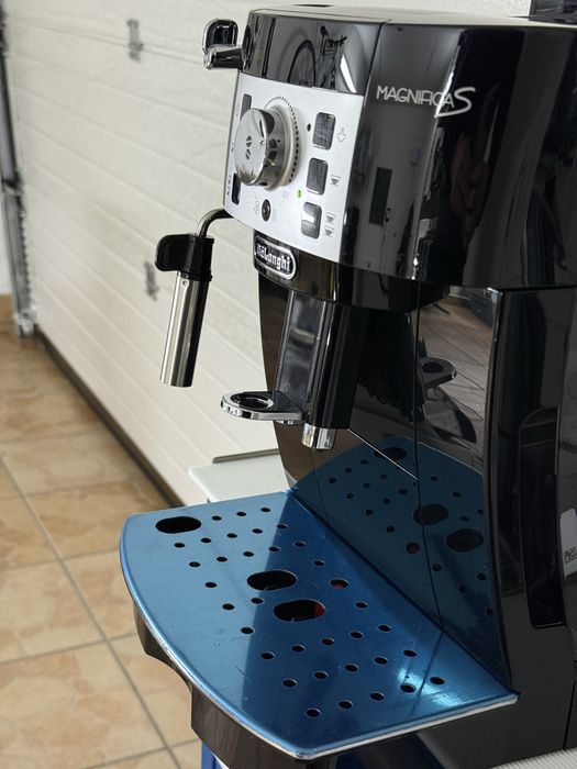 Кавоварка кавомашина Delonghi Magnifica S 2022 рік (Делонгі, Делонжі)