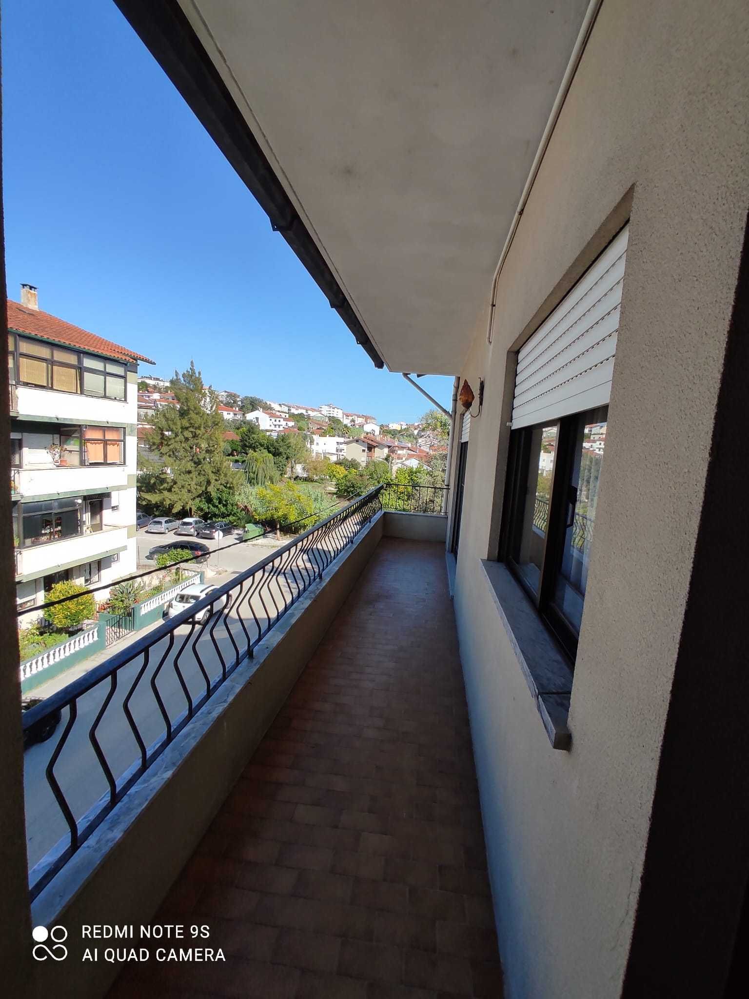 Quarto para arrendar em apartamento T3 (São Martinho do Bispo)