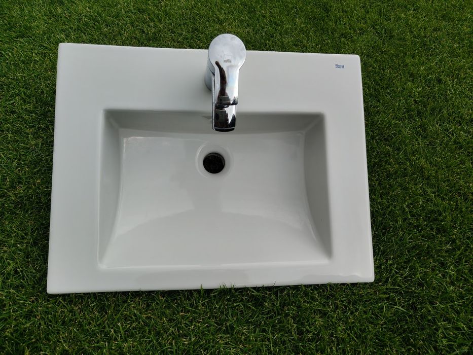Umywalka Roca naszafkowa/wpuszczana