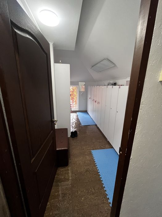 Оренда примішення без комісії в центрі на 2 поверсі , 77 кв.м