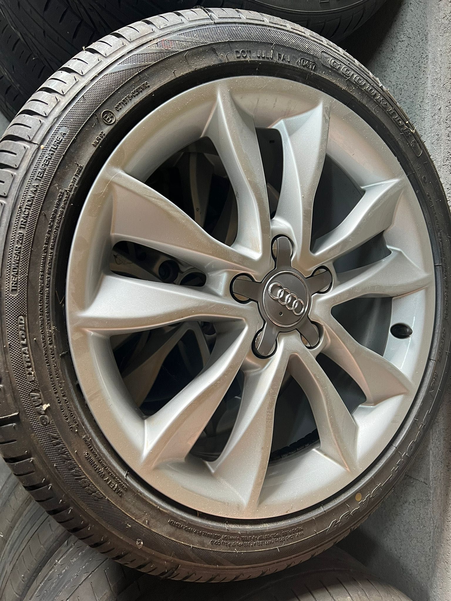 Jantes Audi A3 com pneus novos