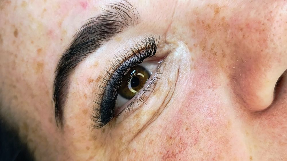 Нарощування вій, ламінування, фарбування брів