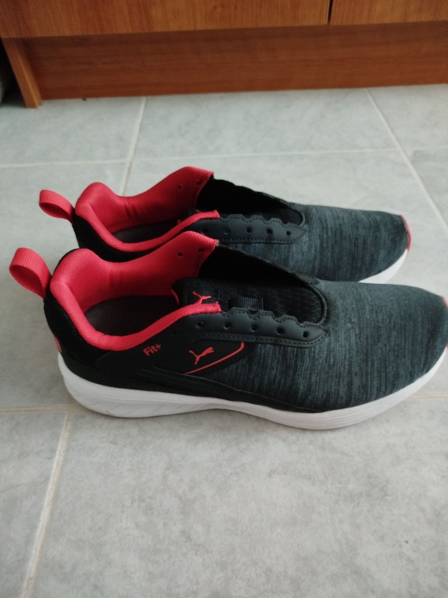 Sapatilhas Puma.    .