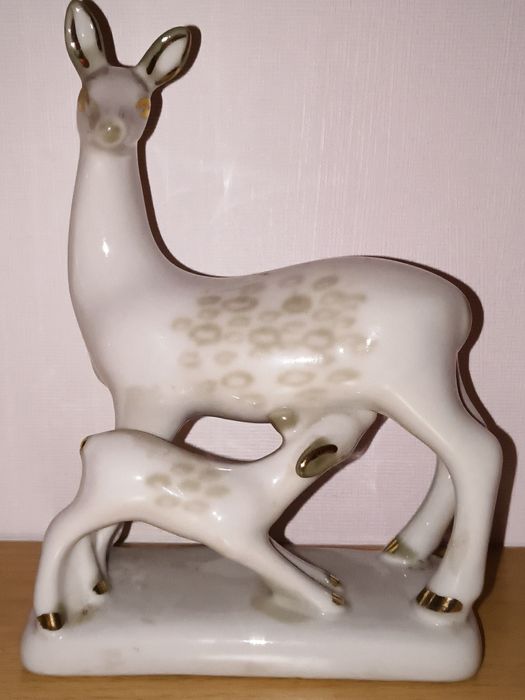 Статуэтка Олениха с олененком