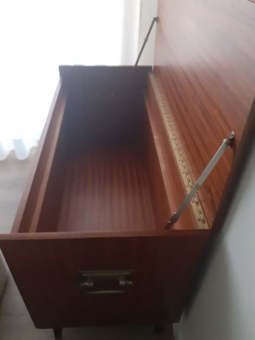 Arca de Madeira com puxadores de ferro