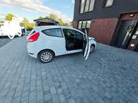 Ford Fiesta 1.3 2009 rok, 200tys, klima, 2 komplety opon