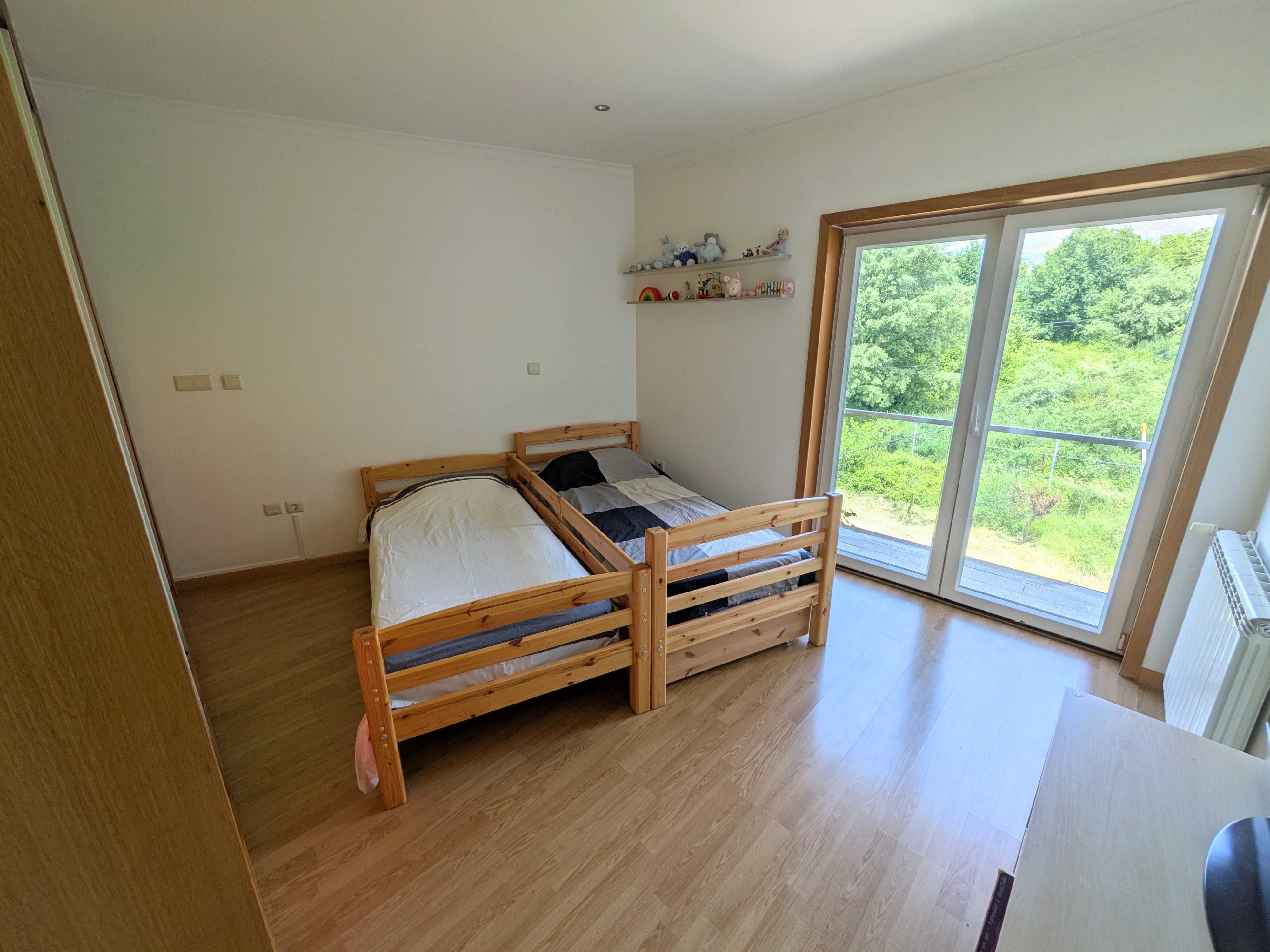 Apartamento T3+1 Duplex com 4 varandas, suíte com closet e escritório