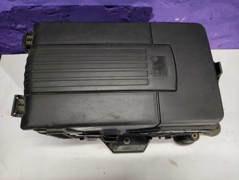 Поддон площадка аккумулятора кожух VW Passat B6