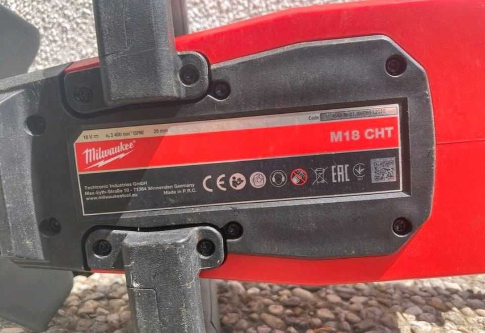 Milwaukee M18 60 cm Akumulatorowe nożyce do żywopłotu