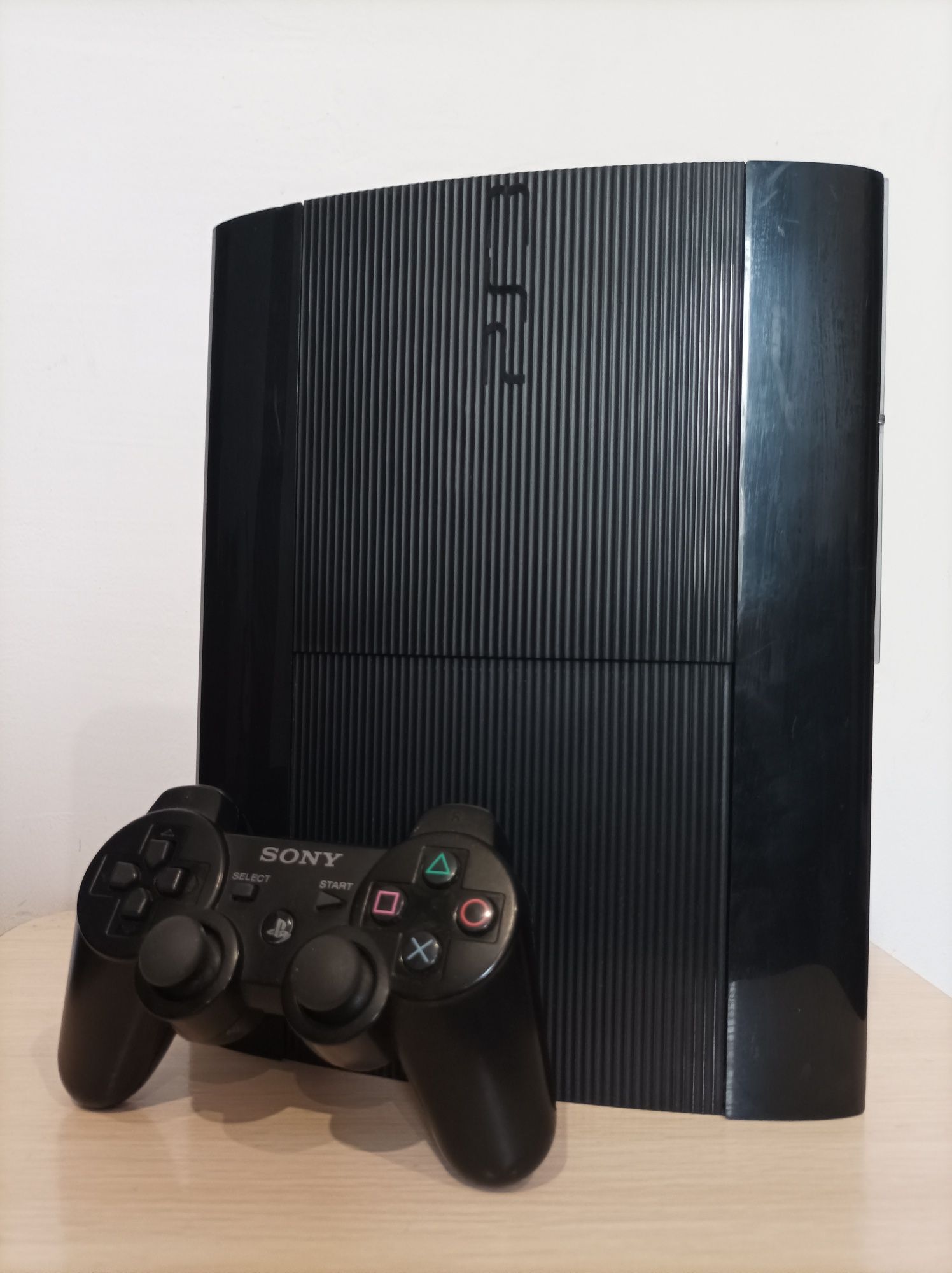 • Продам Sony Playstation 3 super slim 120gb •