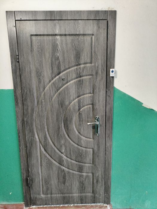 Виготовлення і встановлення вхідних металевих дверей.