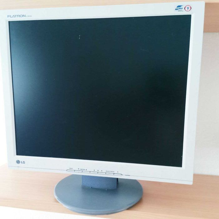 Монітор LG Flatron L1915S (19") – робочий, без кабелів
