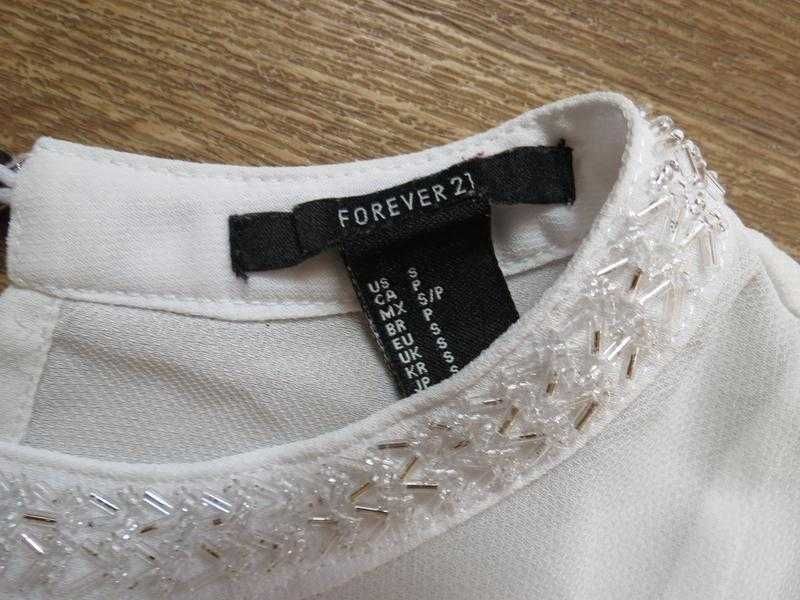 Нежная полупрозрачная легкая белая блуза с бисером Forever 21 xs s
