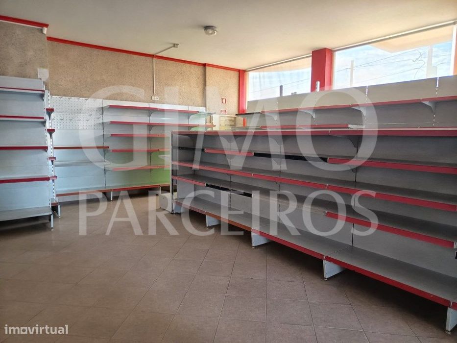 Loja para arrendar em Oiã