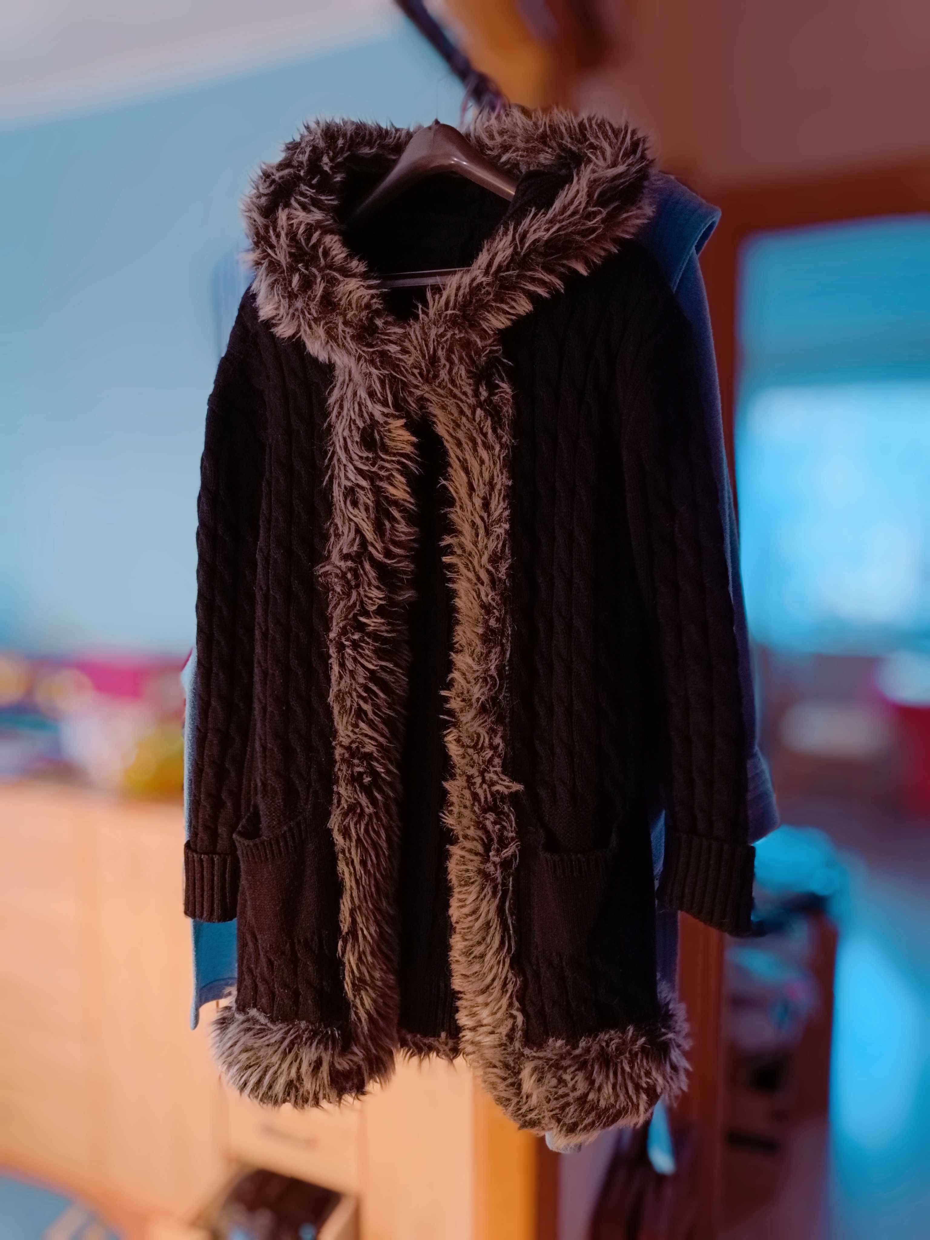 Sweter z kapturem fikuśny futerko
