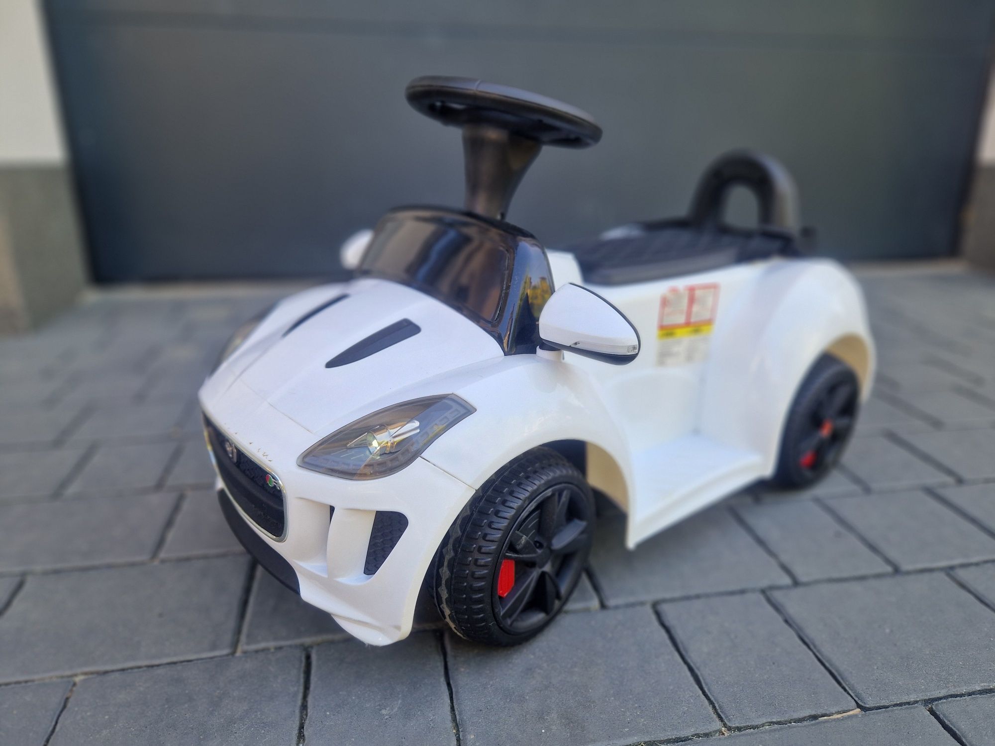 Samochodzik elektryczny dla dzieci Jaguar F Type + GRATIS