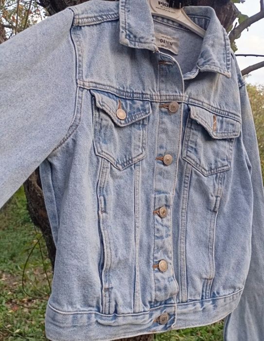 Жіноча джинсова куртка