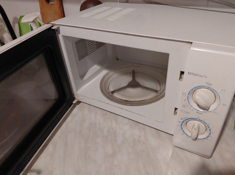 Мікрохвильова піч LG mb-4022g