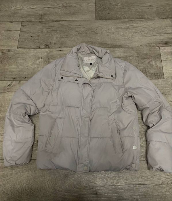 Весенняя легкая белая курточка короткая