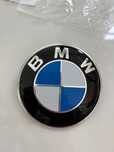 Znaczek oryginalny BMW 8 cm NOWY okazja