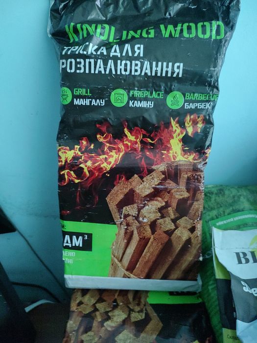 1).Деревне вугілля BioGrill 2 кг. 2)1.Деревне вугілля BioGrill 2.5 кг.
