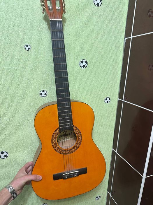 Продам гітару max tone