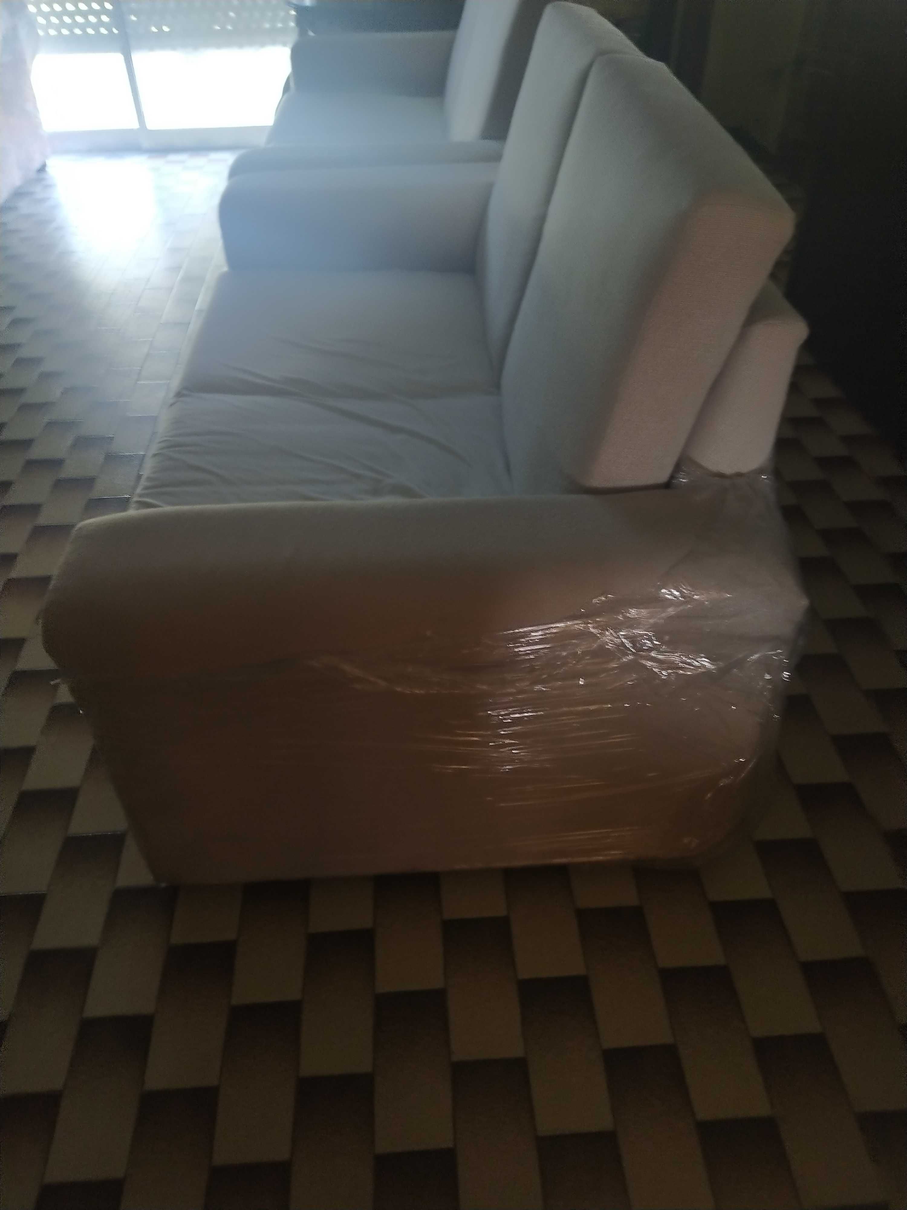 Jogo de sala para desocupar lugar