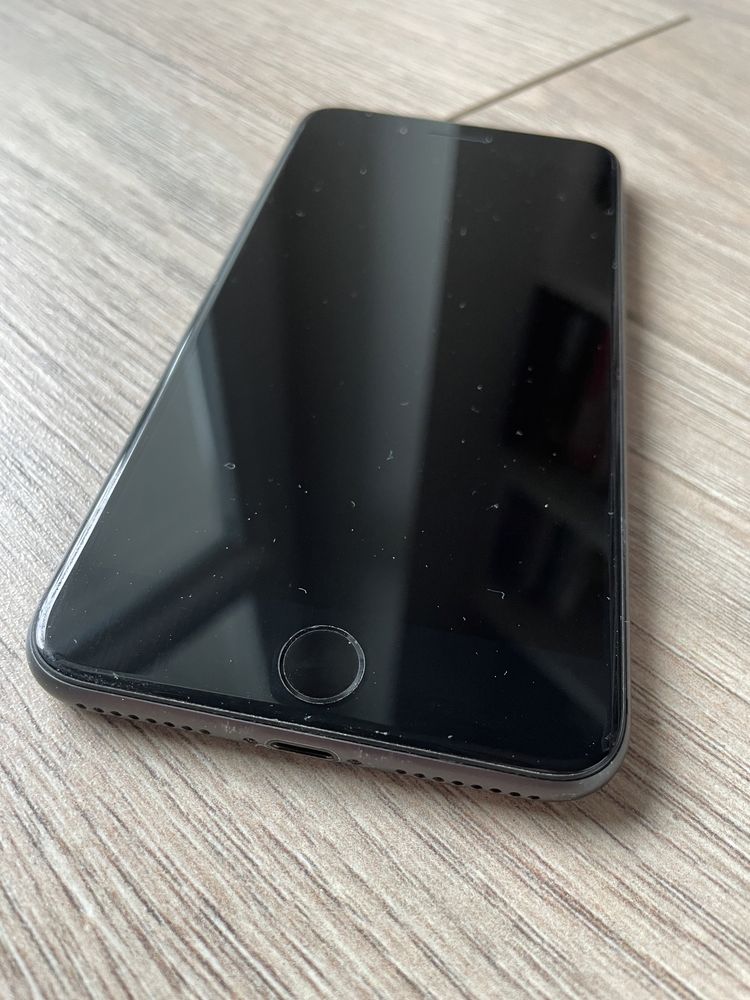 iPhone 8 plus 64GB czarny, uszkodzony