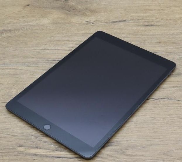 iPad 9. generacji, 64 GB - bardzo dobry stan, etui, pudełko