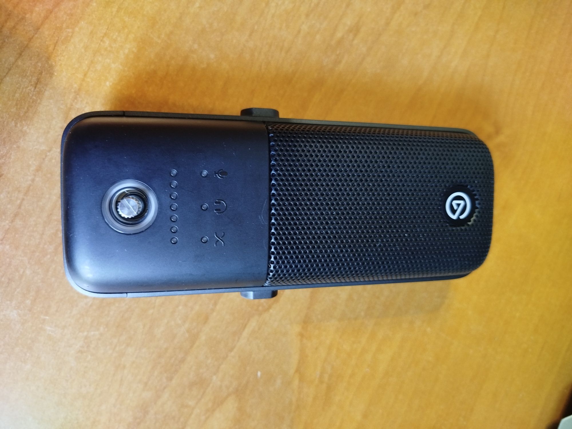 Mikrofon Elgato Wave 3 sprawny, defekty wizualne