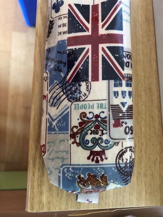 Estojo azul plastificado UK