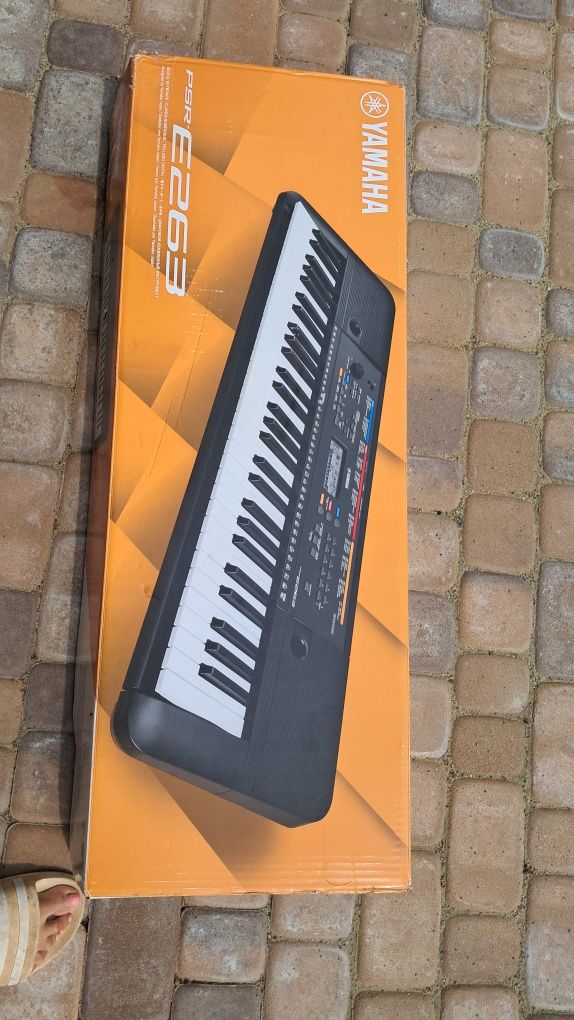 Keyboard Yamaha ESR 263