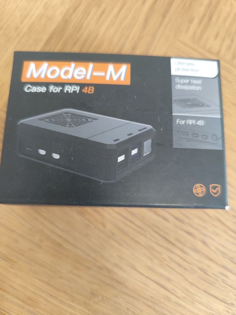Obudowa Raspberry Pi 4B z wentylatorem - czarna