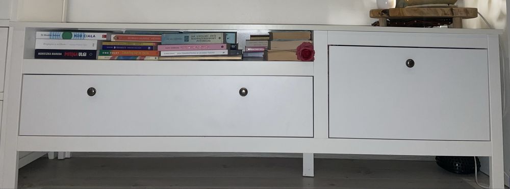 Szafka RTV z szufladą i drzwiczkami typu "klapka" OLE