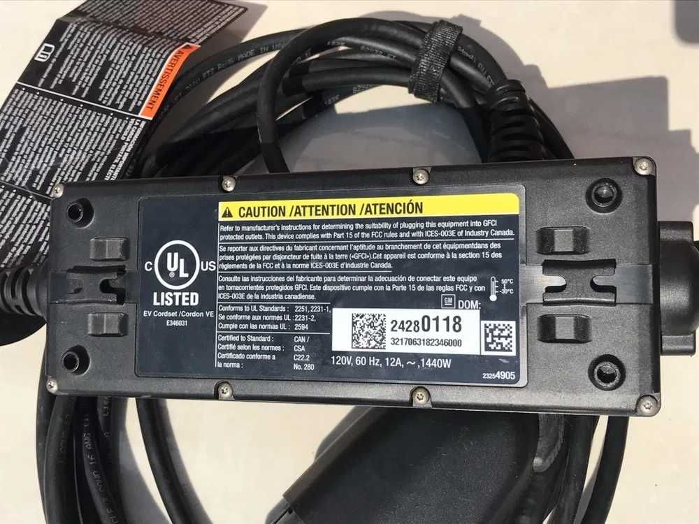 Зарядка Зарядное устройство Volt Bolt 12A 220V