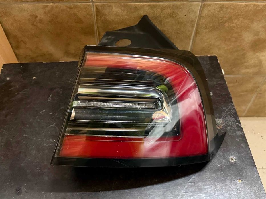 фара задня до тесли модл 3